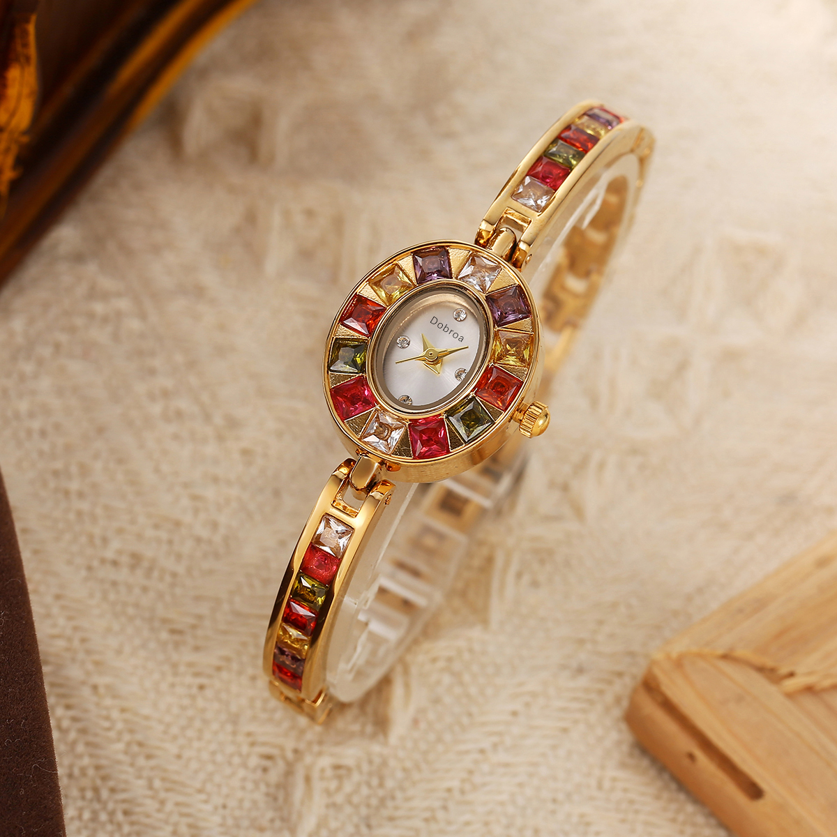 Cay Medieval Watch Women's Sma - مراجعة Luxury Watch Class وسعره