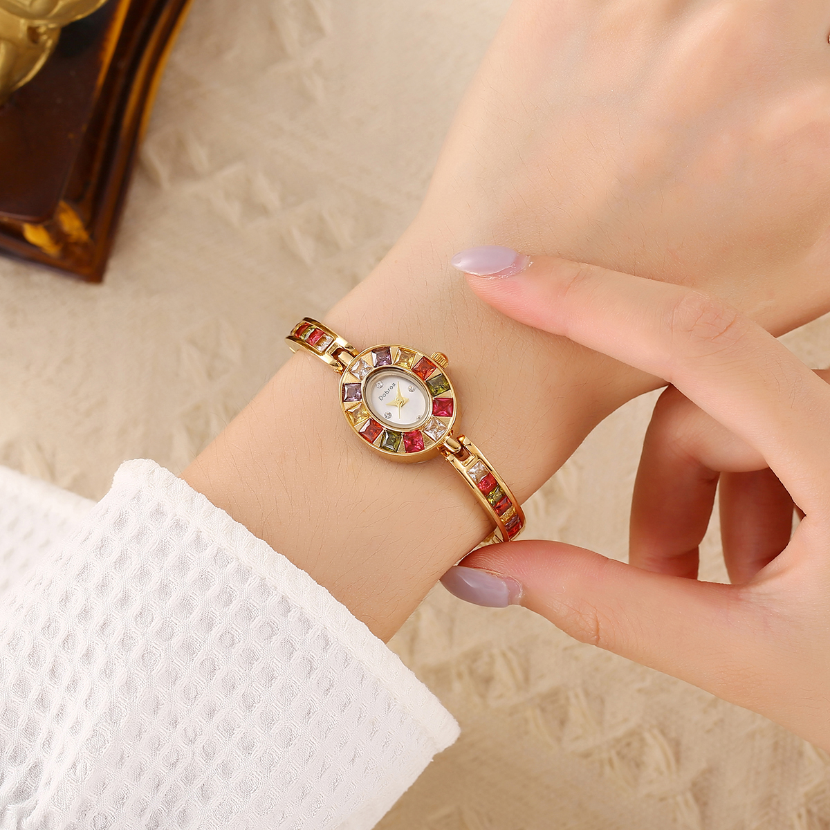 Cay Medieval Watch Women's Sma - مراجعة Luxury Watch Class وسعره