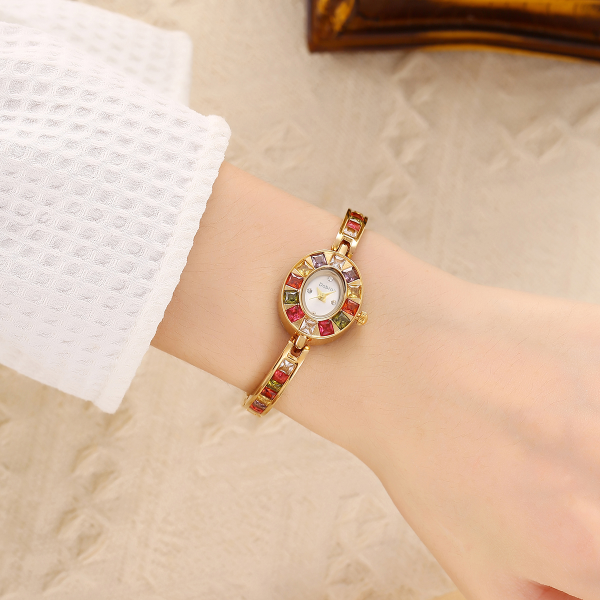 Cay Medieval Watch Women's Sma - مراجعة Luxury Watch Class وسعره