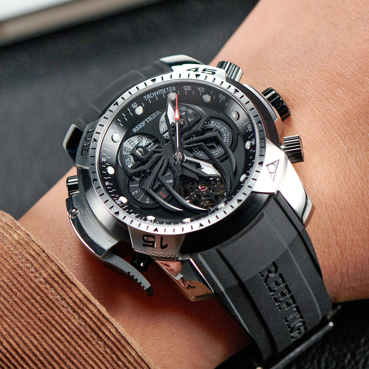 Reef Tiger RT Luminous Casual  - مراجعة Luxury Watch Hublot وسعره