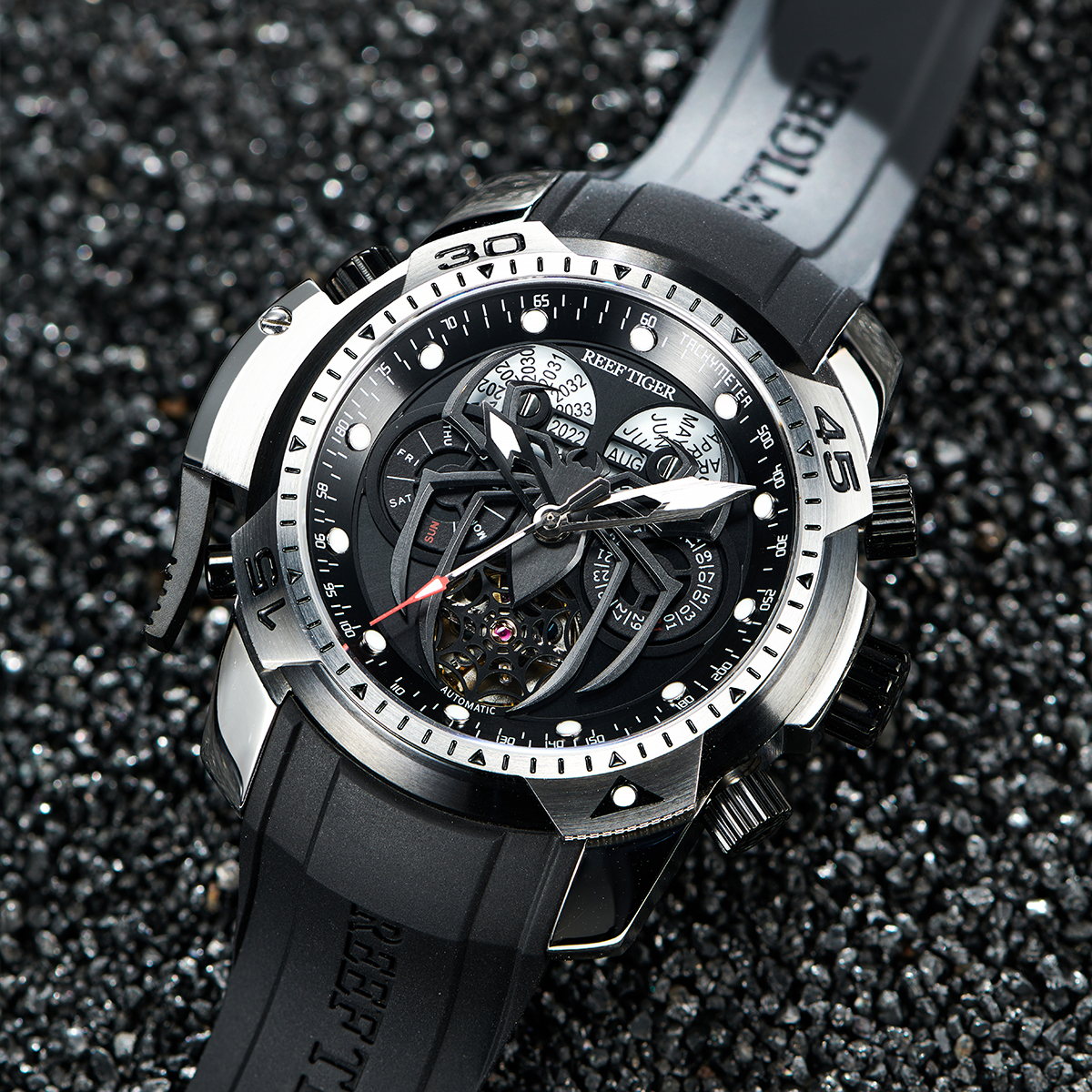 Reef Tiger RT Luminous Casual  - مراجعة Luxury Watch Hublot وسعره